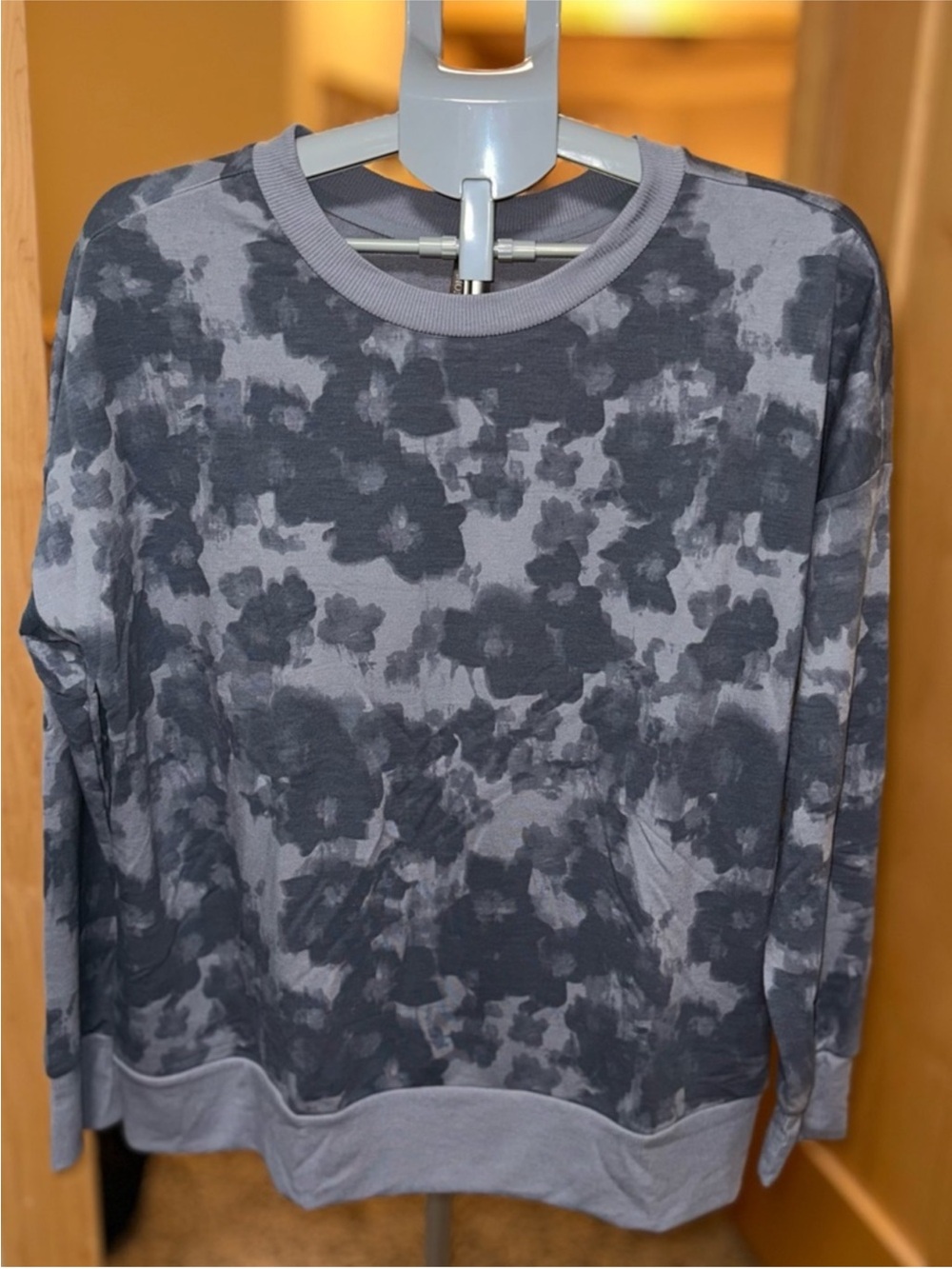 NWOT Mondetta Women's Lightweight Printed Sweatshirt XL Blue Gray